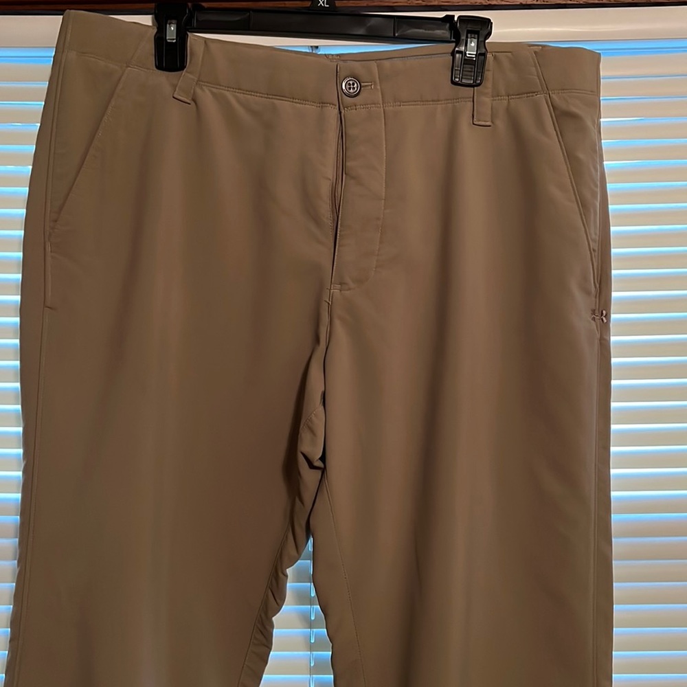 Men’s Under Armour Golf Pants, 38/32, Tan